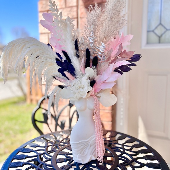 Female Body Formations Vase Floral Arrangement - Picture 3 of 4